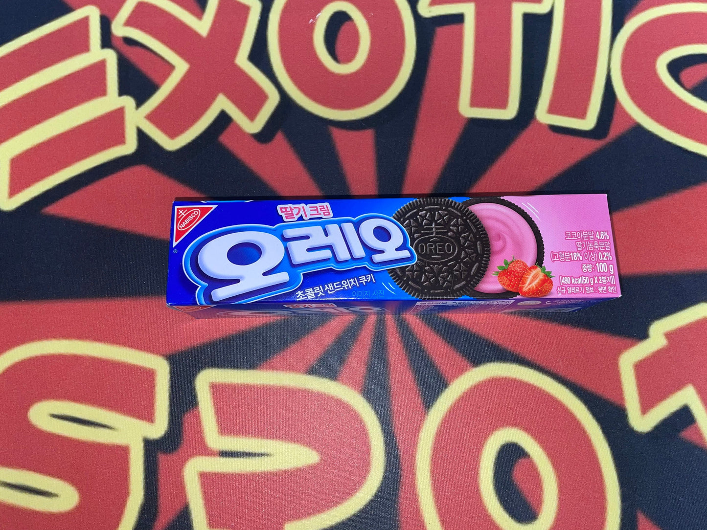 Oreo Strawberry Creme Cookies (China)